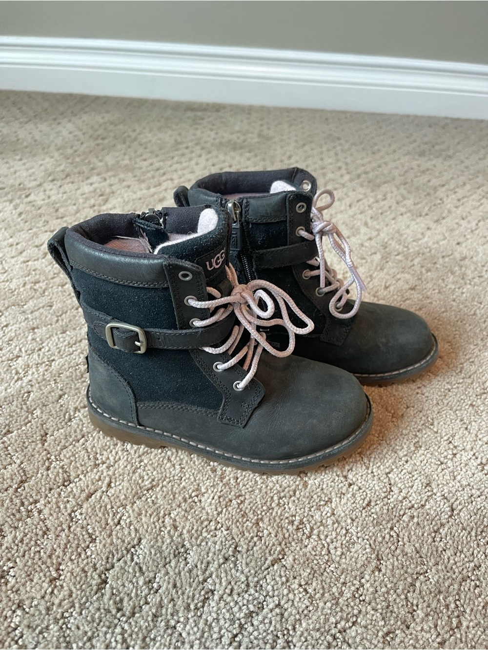 ugg combat boots! - Picture 2 of 5